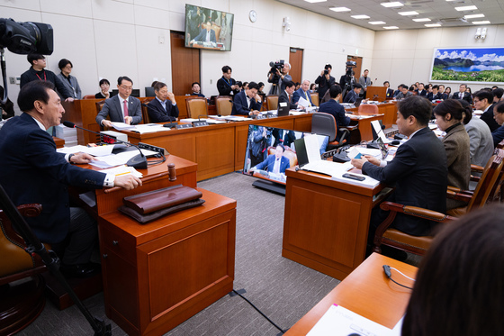 외통위, '중동 사태' 현안질의…유가 대응·교민 대피 점검