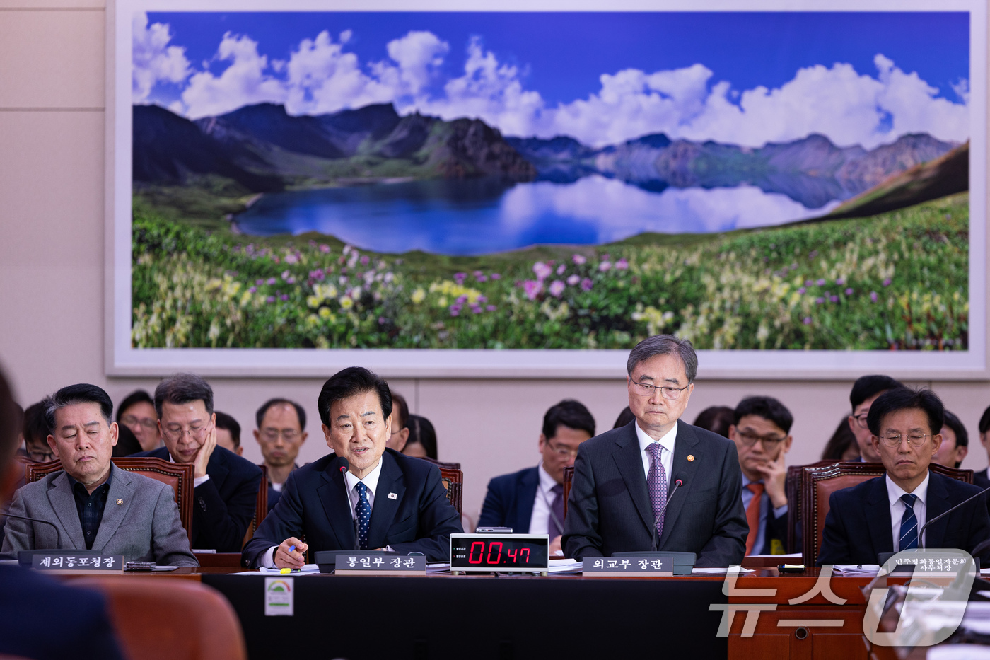 (서울=뉴스1) 유승관 기자 = 정동영 통일부 장관이 28일 서울 여의도 국회에서 열린 제429회 국회(정기회) 외교통일위원회 제7차 전체회의에서 의원 질의에 답하고 있다. 202 …