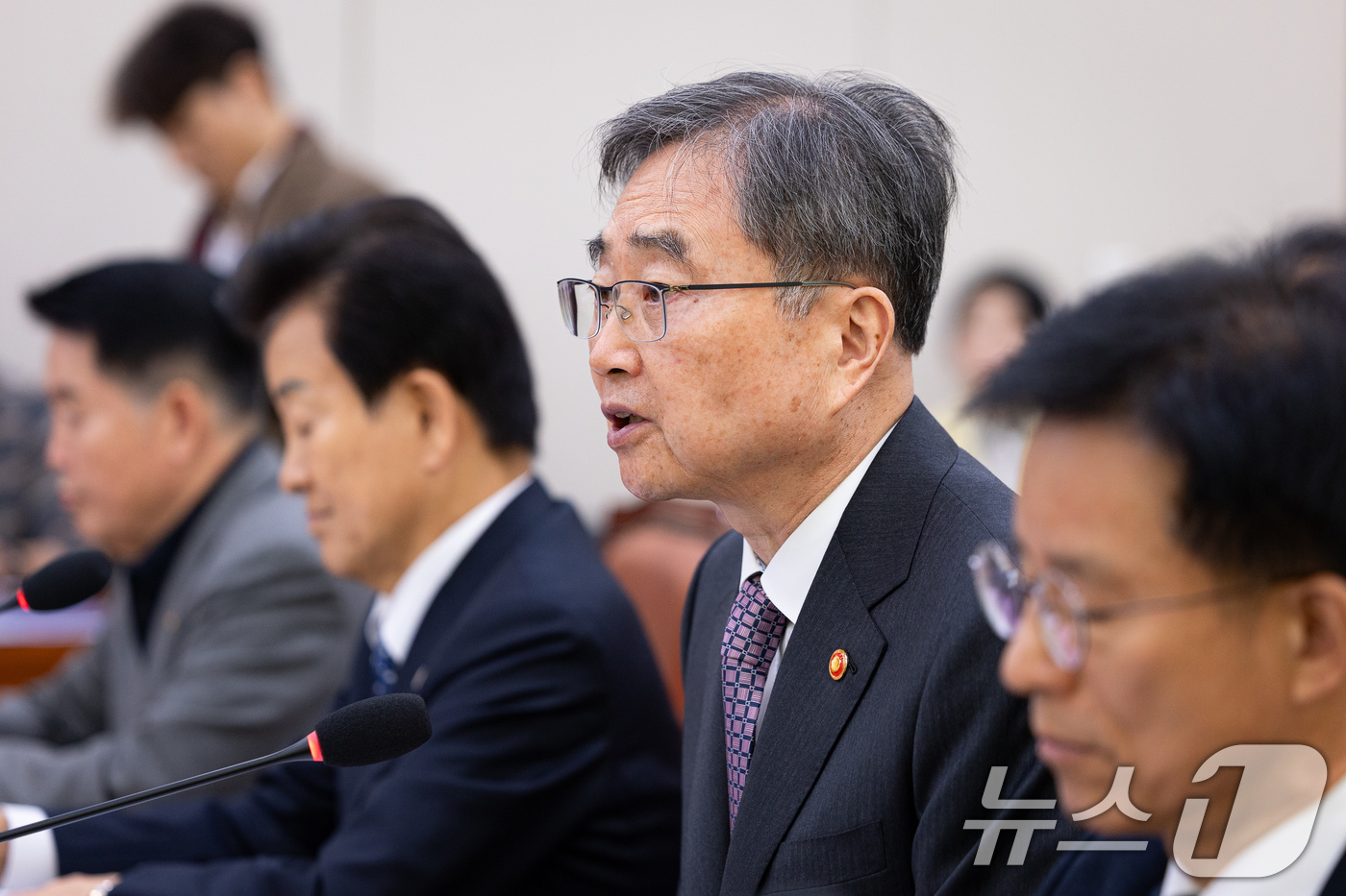 (서울=뉴스1) 유승관 기자 = 조현 외교부 장관이 28일 서울 여의도 국회에서 열린 제429회 국회(정기회) 외교통일위원회 제7차 전체회의에서 의원 질의에 답하고 있다. 2025 …