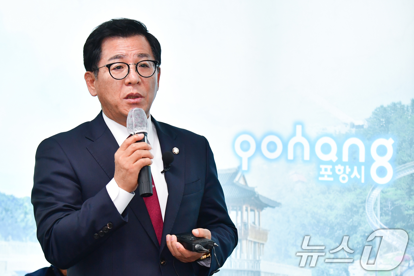 (포항=뉴스1) 최창호 기자 = 국민의힘 이상휘(포항남·울릉)의원이 28일 오전 경북 포항시청 브리핑룸에서 27일 국회 본회의를 통과한 K-스틸법(철강산업 경쟁력 강화 및 탄소중립 …