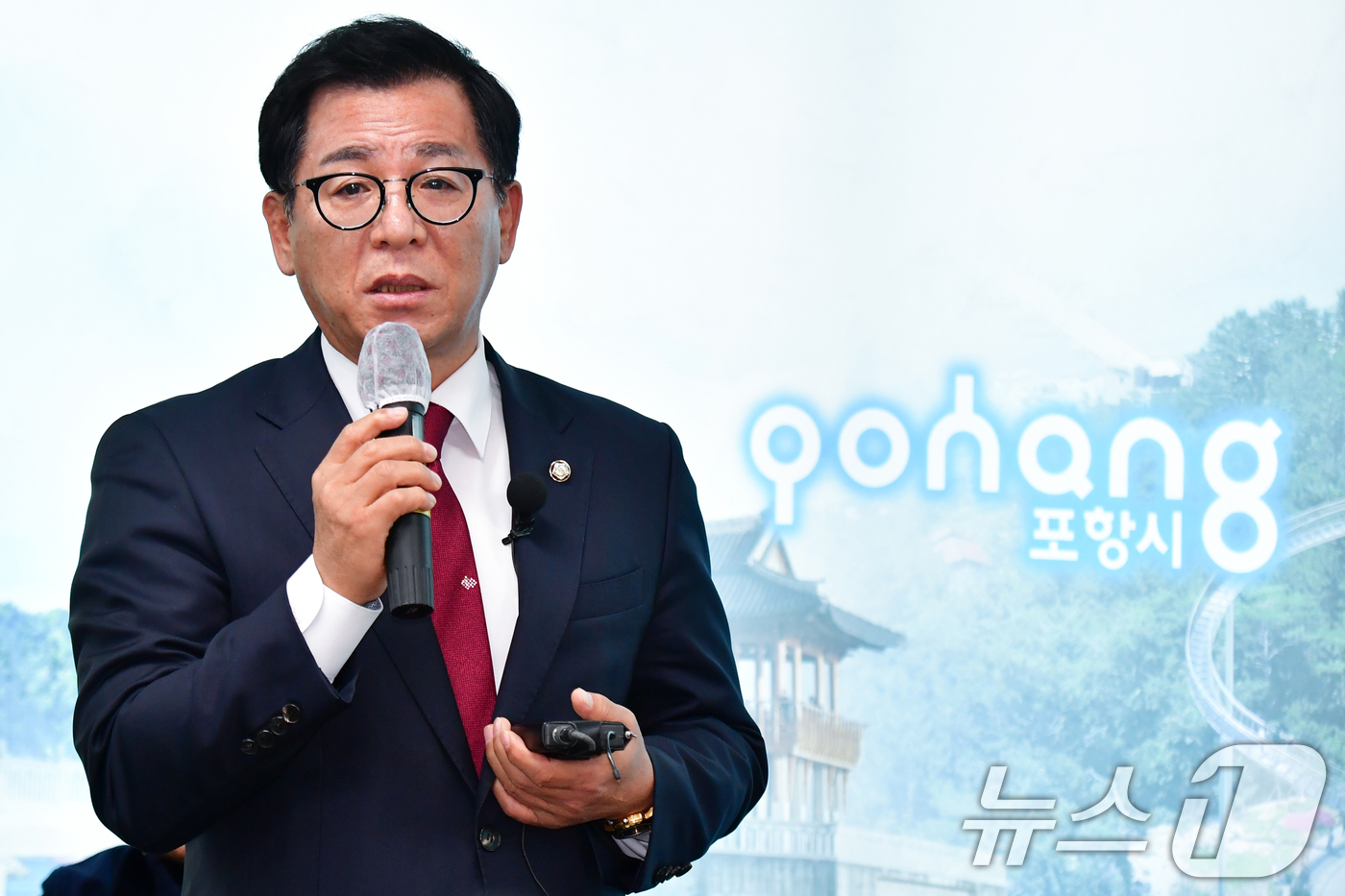 (포항=뉴스1) 최창호 기자 = 국민의힘 이상휘(포항남·울릉)의원이 28일 오전 경북 포항시청 브리핑룸에서 27일 국회 본회의를 통과한 K-스틸법(철강산업 경쟁력 강화 및 탄소중립 …