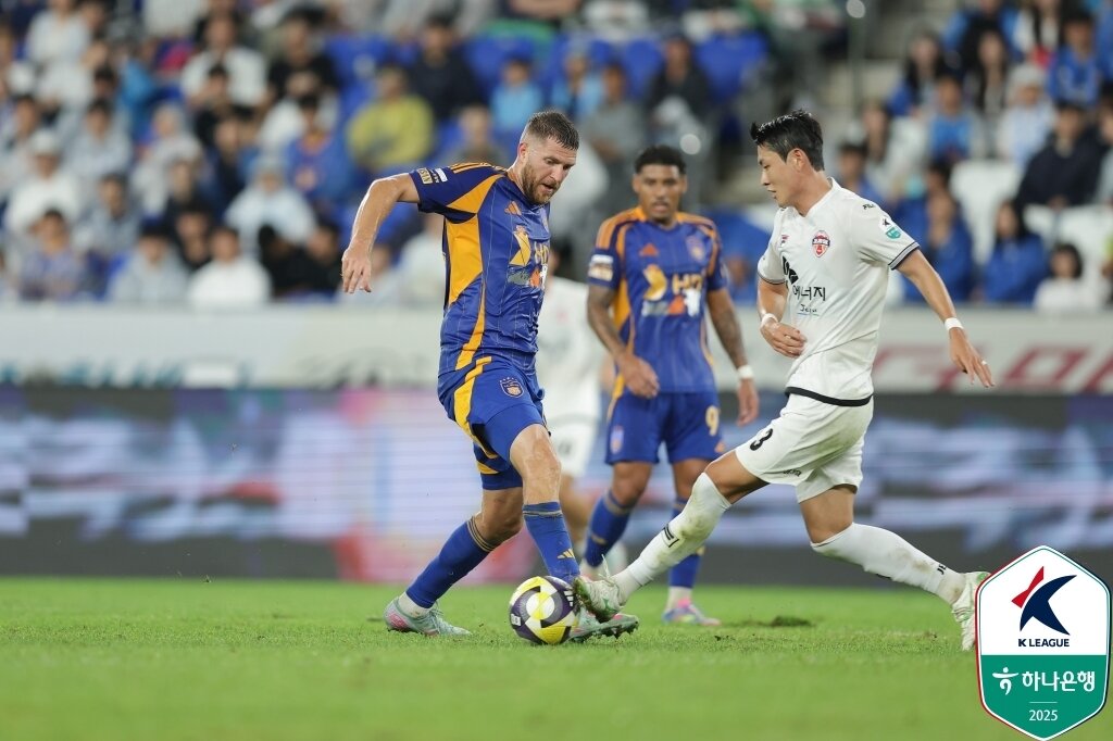 본문 이미지 - K리그1 잔류 경쟁 중인 울산 HD와 제주 SK가 최종전에서 격돌한다. &#40;한국프로축구연맹 제공&#41;