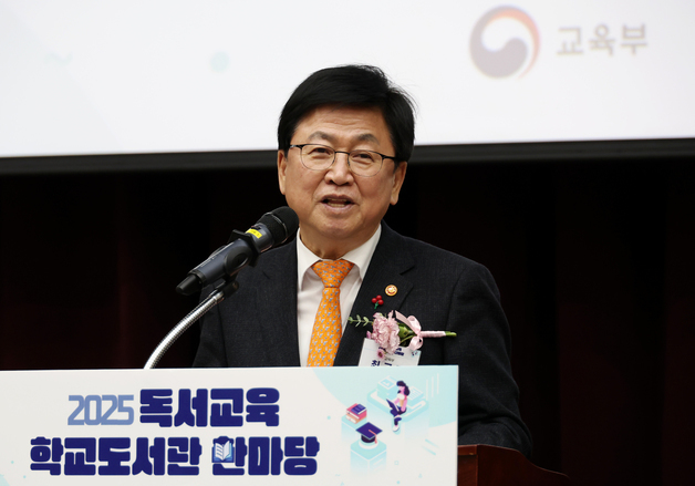 학생 독서량 6년 새 23%↓…교육부, '전 교과 독서' 국가 책무로 격상