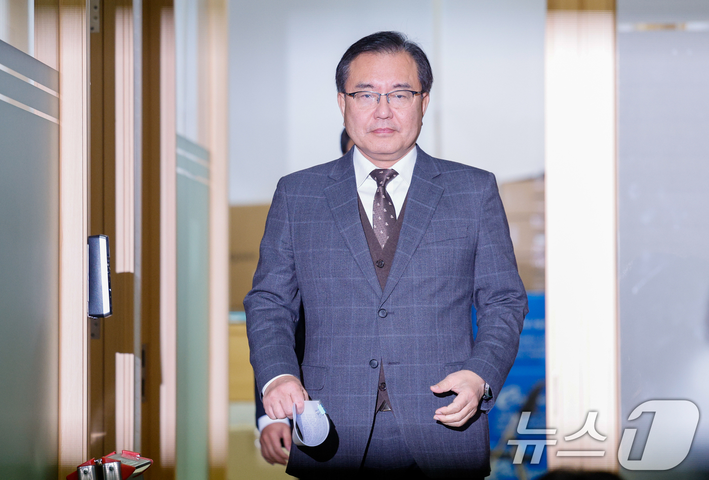 (서울=뉴스1) 안은나 기자 = 해병대원 순직사건 관련 의혹을 수사해 온 순직해병특검팀 이명현 특별검사가 28일 서울 서초구 해병특검 사무실에서 150일의 수사 일정을 마무리하며 …