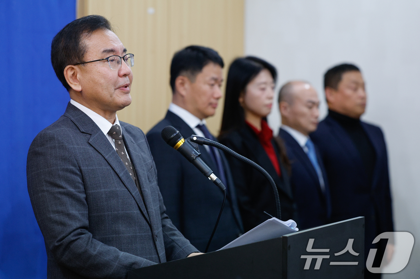 (서울=뉴스1) 안은나 기자 = 해병대원 순직사건 관련 의혹을 수사해 온 순직해병특검팀 이명현 특별검사가 28일 서울 서초구 해병특검 사무실에서 150일의 수사 일정을 마무리하며 …