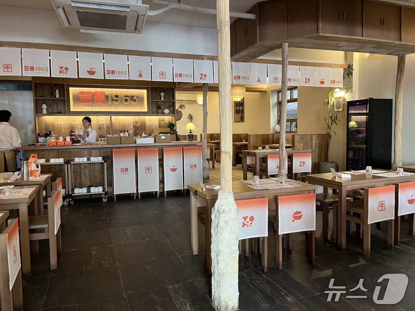 본문 이미지 - 삼양1963 팝업스토어 내부 공간. 2025.11.28/뉴스1 박혜연 기자 ⓒ 뉴스1