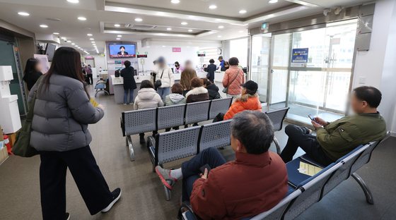 독감 환자 2주 연속 줄었지만…유행 기준 6배 넘어 접종 권고