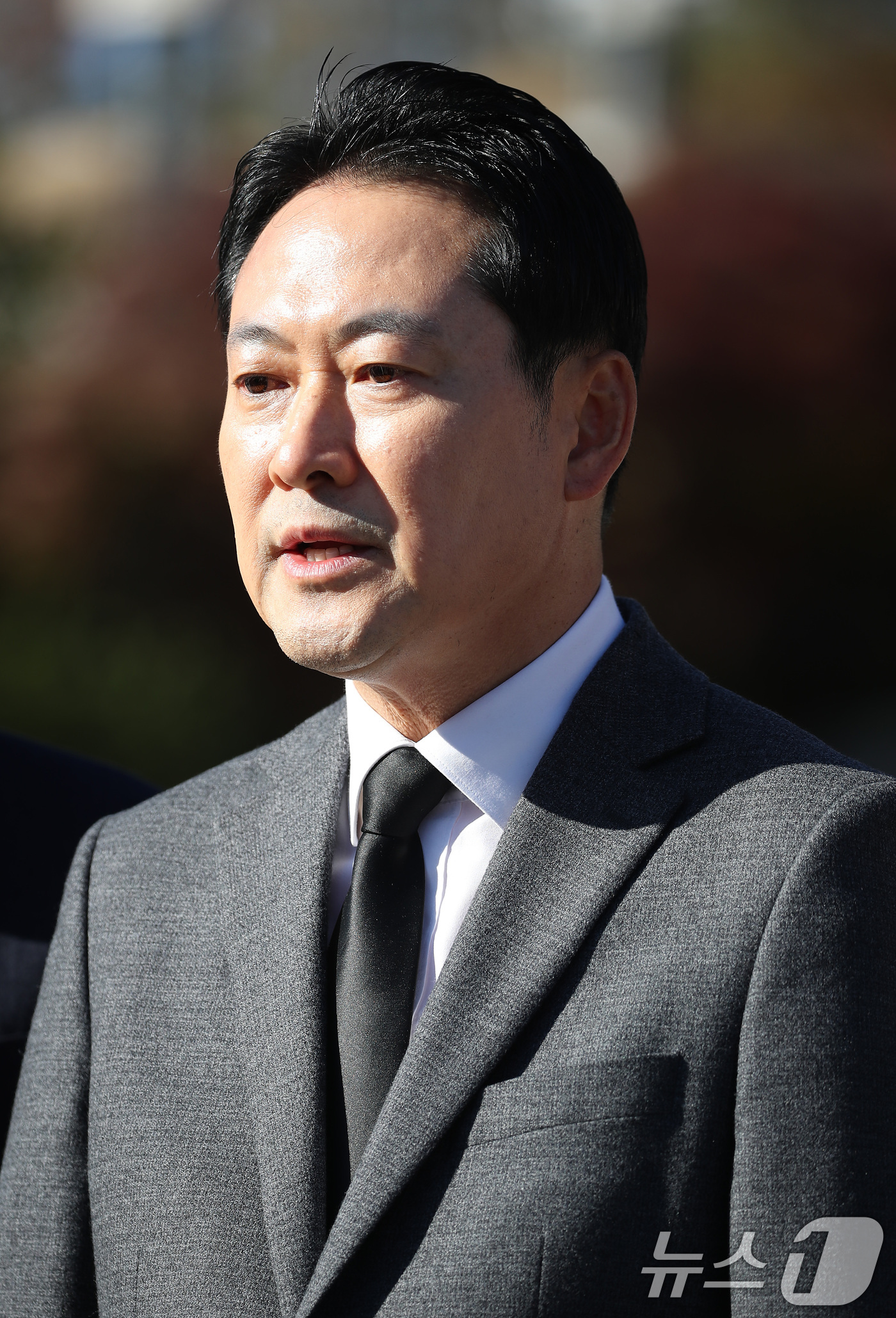 (대구=뉴스1) 공정식 기자 = 장동혁 국민의힘 대표가 28일 오후 대구 동구 국립신암선열공원을 찾아 독립유공자 위패를 모신 단충사에서 참배한 뒤 취재진 질문에 답하고 있다. 20 …