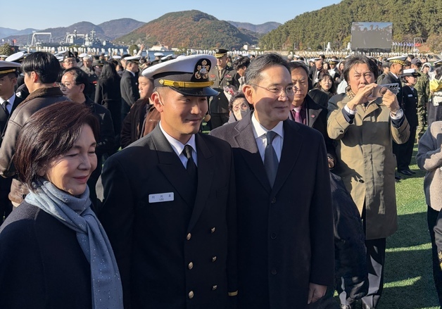 장남 지호 씨 임관식 참석한 이재용 삼성전자 회장