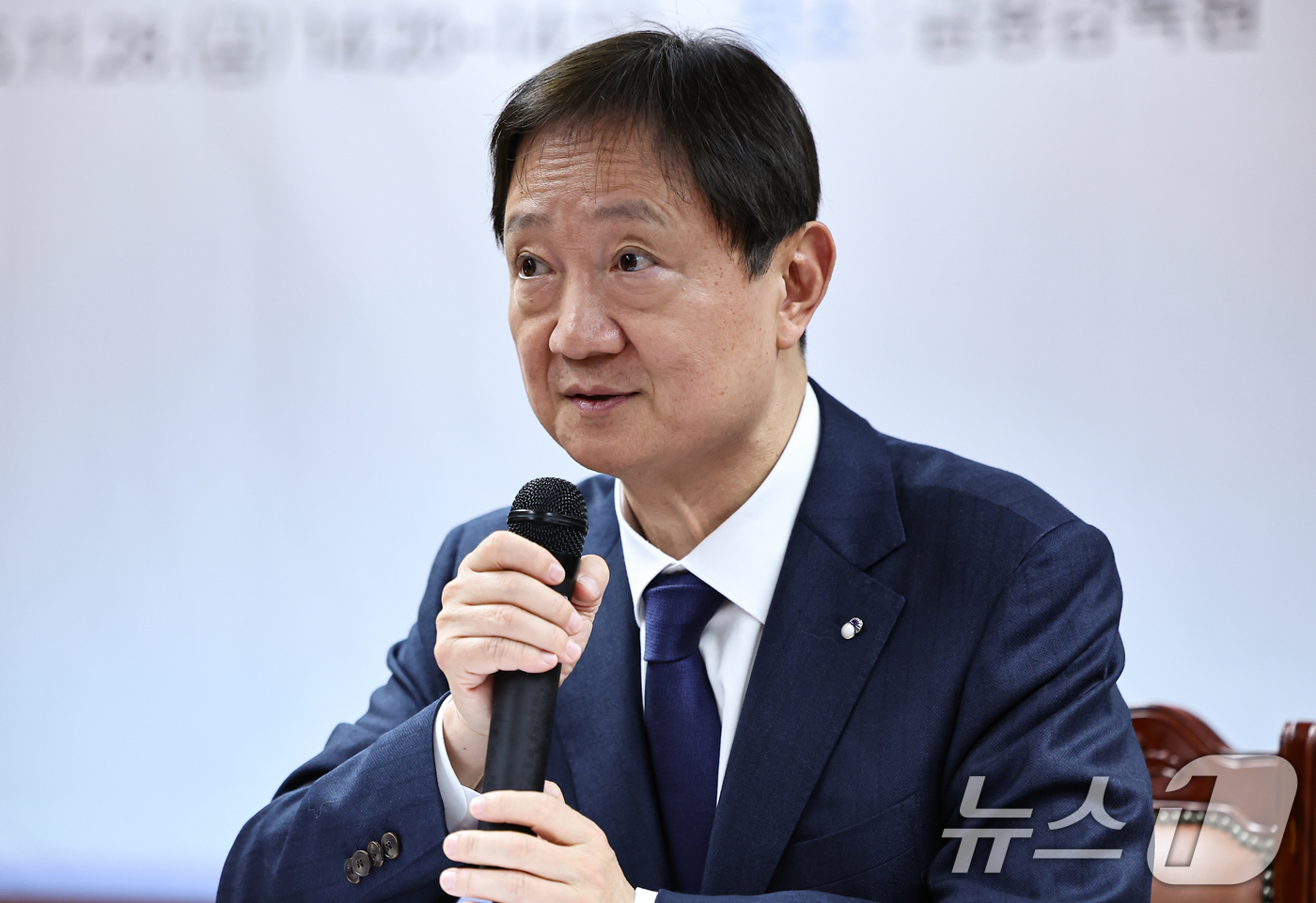 (서울=뉴스1) 김도우 기자 = 이찬진 금융감독원장이 28일 서울 영등포구 금융감독원에서 열린 모험자본 생태계와 상생금융 활성화를 위한 중기부-금감원 업무협약식에서 모두발언을 하고 …