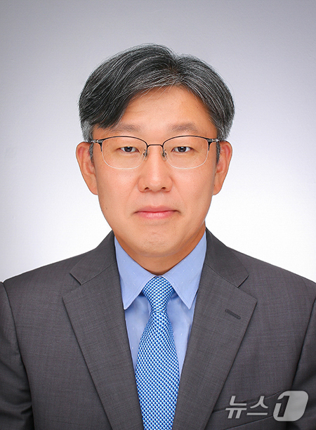 (서울=뉴스1) 허경 기자 = 이재명 대통령이 28일 국토교통부 제1차관에 김이탁 경인여대 항공서비스학과 겸임교수를 임명했다. (대통령실 제공. 재판매 및 DB 금지) 2025.1 …