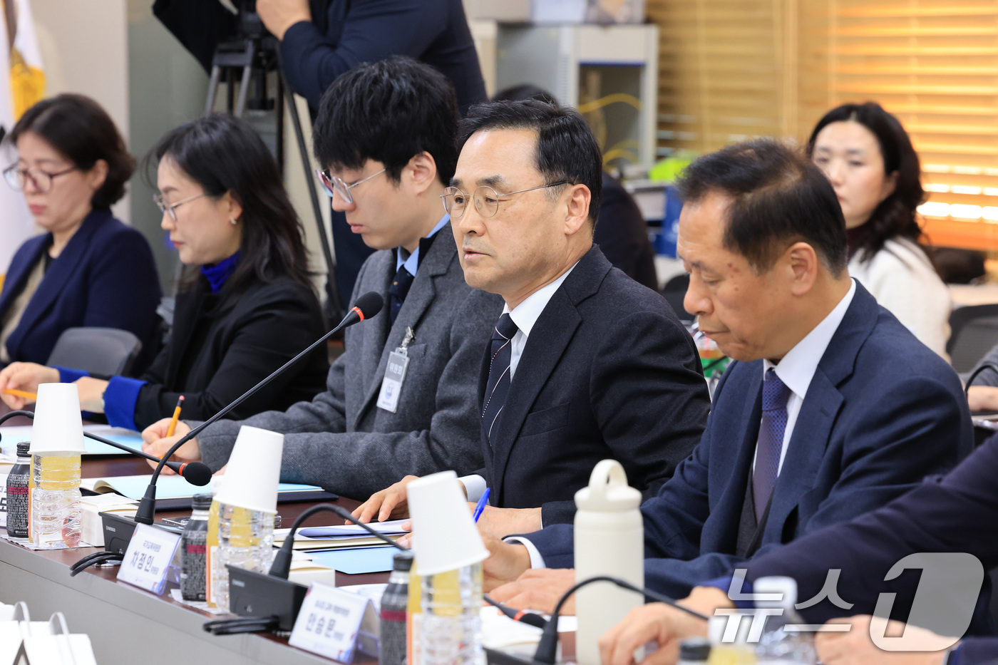 (서울=뉴스1) 임세영 기자 = 차정인 국가교육위원회 위원장이 28일 서울 종로구 정부서울청사에서 열린 AI시대 교육 특별위원회 위촉식 및 제1차 회의에서 인사말을 하고 있다. 2 …