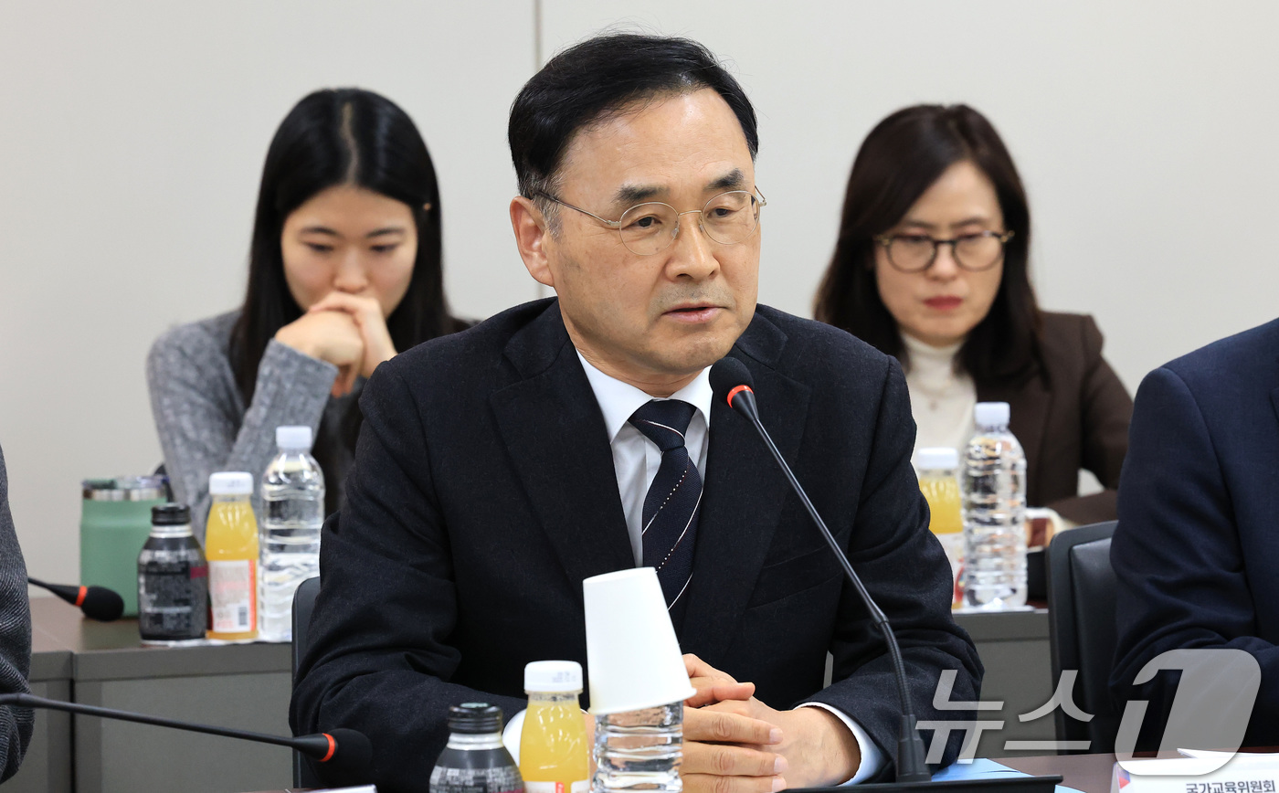 (서울=뉴스1) 임세영 기자 = 차정인 국가교육위원회 위원장이 28일 서울 종로구 정부서울청사에서 열린 AI시대 교육 특별위원회 위촉식 및 제1차 회의에서 인사말을 하고 있다. …