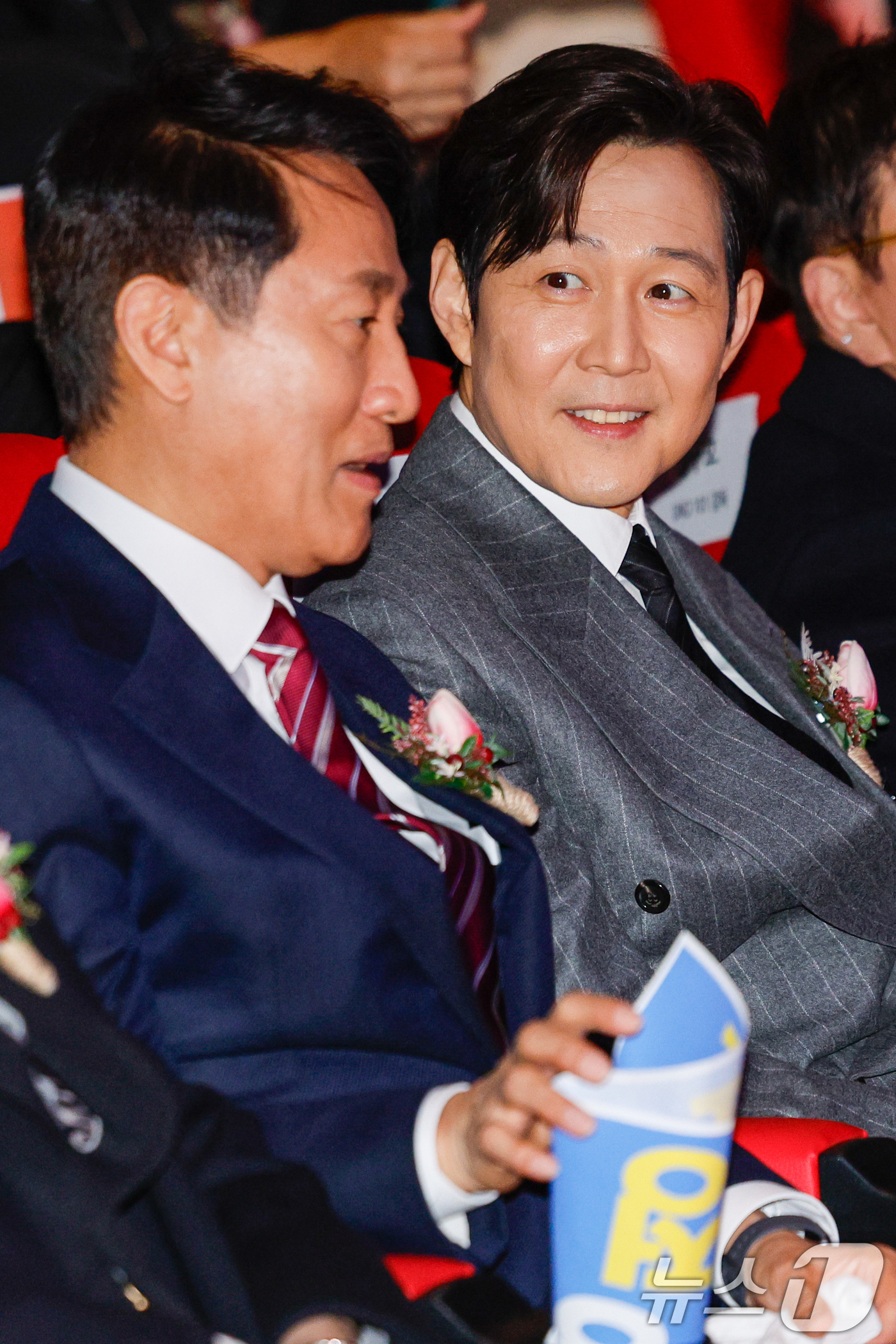 (서울=뉴스1) 안은나 기자 = 배우 이정재가 28일 오후 중구 충무로에서 열린 독립·예술영화 기반의 상영·전시·교육·교류 기능을 갖춘 공공 영화문화공간 '서울영화센터' 개관식에 …