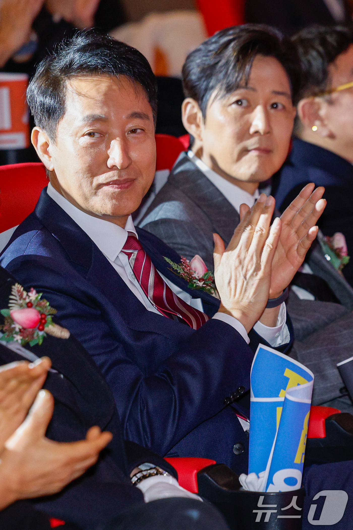 (서울=뉴스1) 안은나 기자 = 오세훈 서울시장, 배우 이정재가 28일 오후 중구 충무로에서 열린 독립·예술영화 기반의 상영·전시·교육·교류 기능을 갖춘 공공 영화문화공간 '서울영 …