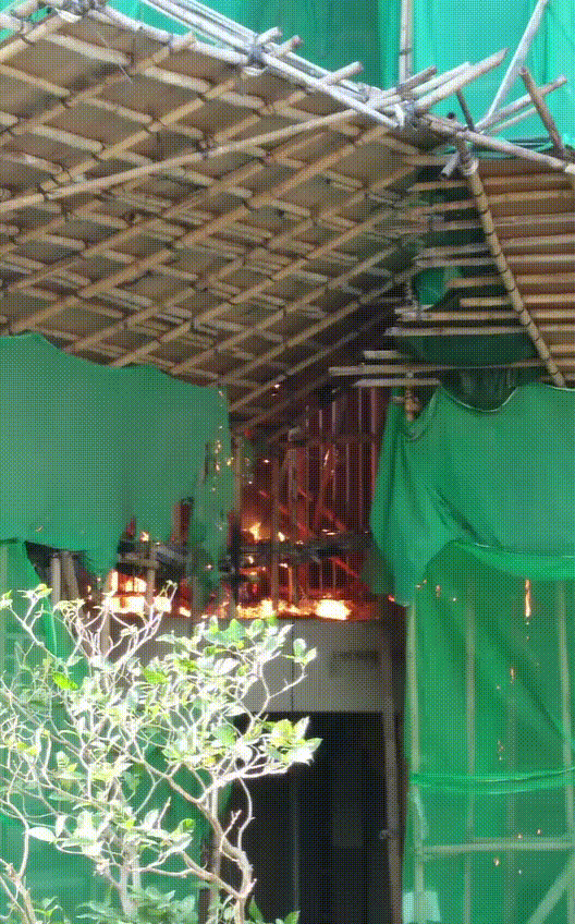 본문 이미지 - 홍콩 고층아파트 화재의 초기 단계를 촬영한 것으로 추정되은 영상이 소셜미디에 확산하고 있다. (스레드 사용자 @striking_biking)