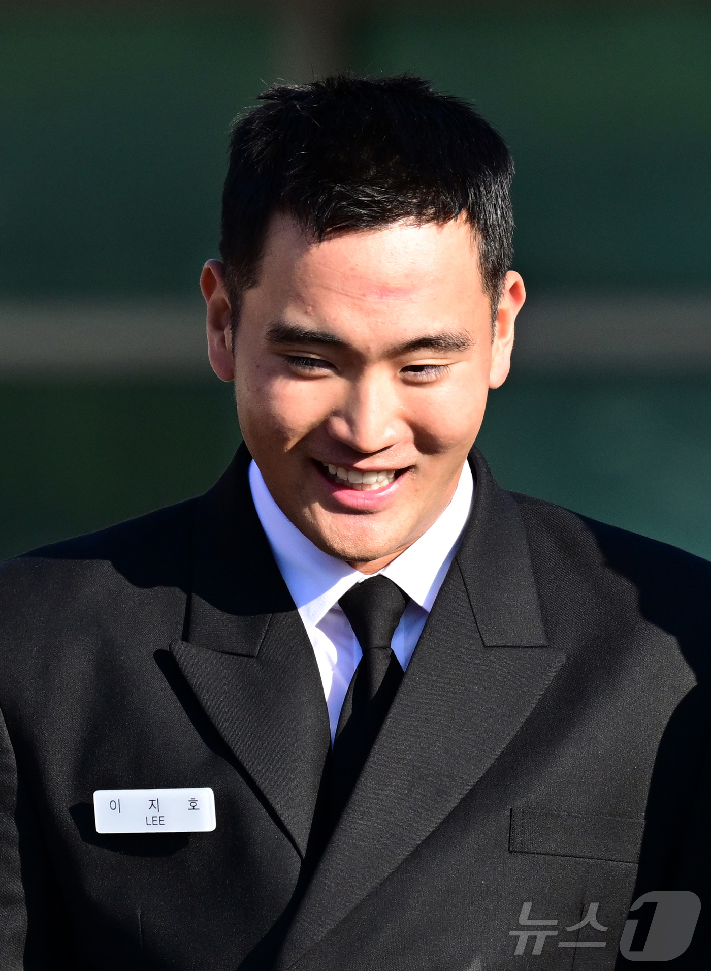 (창원=뉴스1) 윤일지 기자 = 이재용 삼성전자 회장의 장남 이지호 신임 소위가 28일 오후 경남 창원 해군사관학교에서 열린 제139기 해군·해병대 사관후보생 수료 및 임관식을 마 …