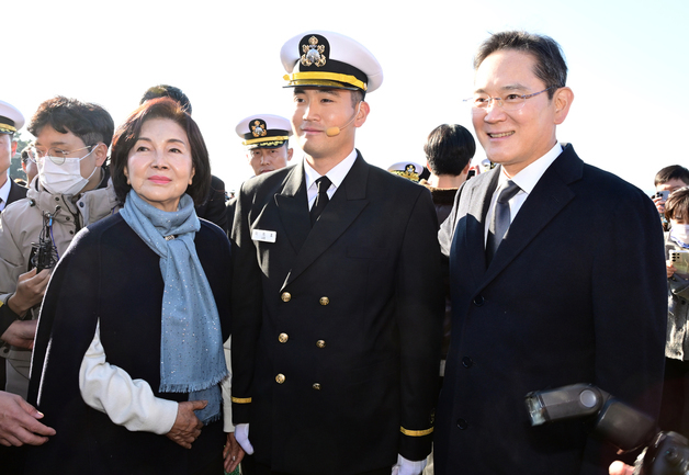 [뉴스1 PICK]이재용 장남 임관식에 삼성家 총출동…母 임세령도 참석