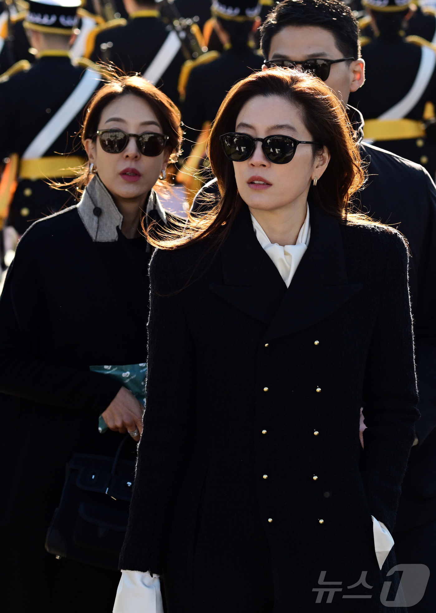 (창원=뉴스1) 윤일지 기자 = 임세령 대상 그룹 부회장과 임상민 부사장이 28일 오후 경남 창원 해군사관학교에서 열린 제139기 해군·해병대 사관후보생 수료 및 임관식에 참석하고 …