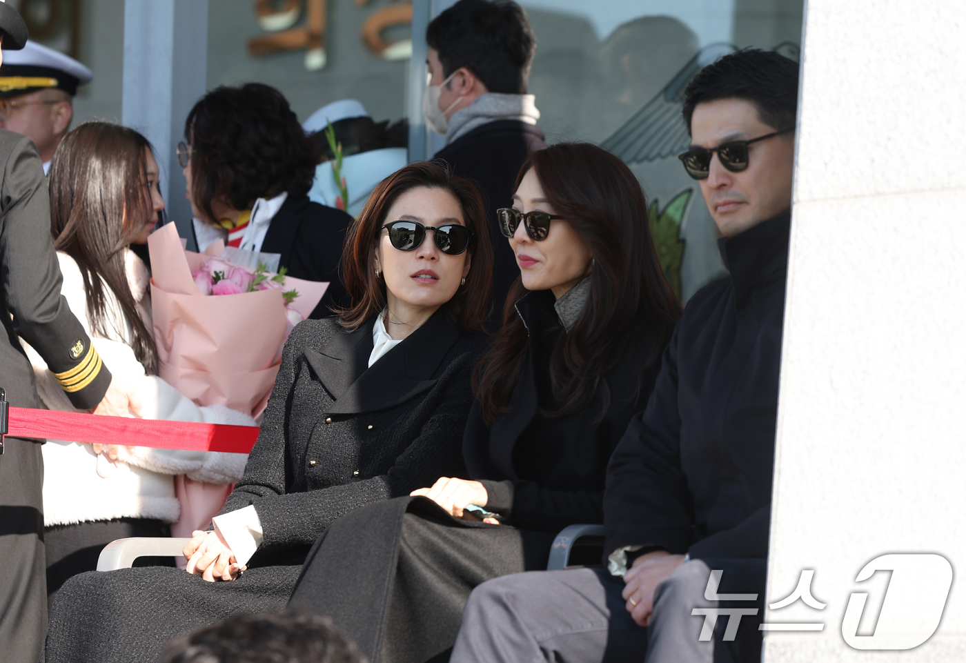 (창원=뉴스1) 윤일지 기자 = 모친인 대상 임세령 부회장과 이모인 대상 임상민 부사장이 28일 경남 창원시 진해구 해군사관학교 연병장에서 열린 제139기 해군·해병대 사관후보생 …