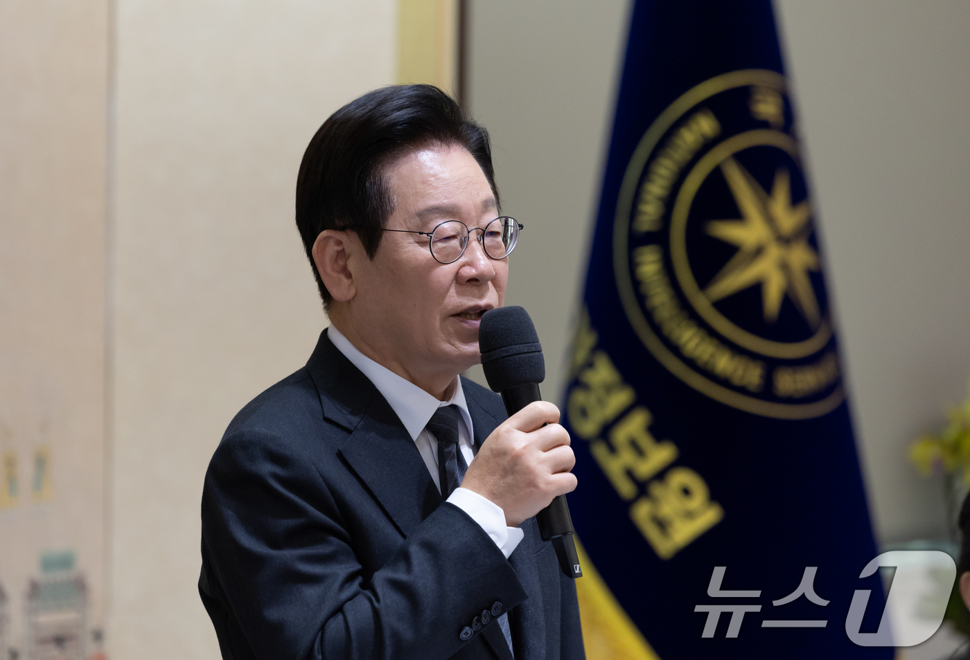 (서울=뉴스1) 허경 기자 = 이재명 대통령이 28일 국가정보원에서 열린 업무보고에서 발언하고 있다. (대통령실 제공. 재판매 및 DB 금지) 2025.11.28/뉴스1