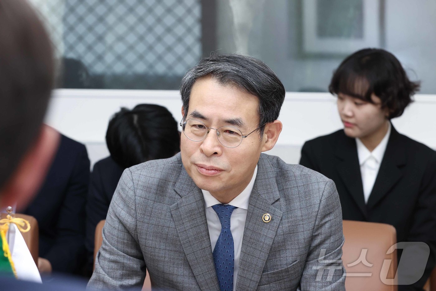 (서울=뉴스1) = 강희업 국토교통부 제2차관이 28일 오후 서울 중고 국토발전전시관에서 포르투갈 휴고 에스피리투 산투 인프라·주택부 차관과 면담을 갖고 있다. (국토교통부 제공. …