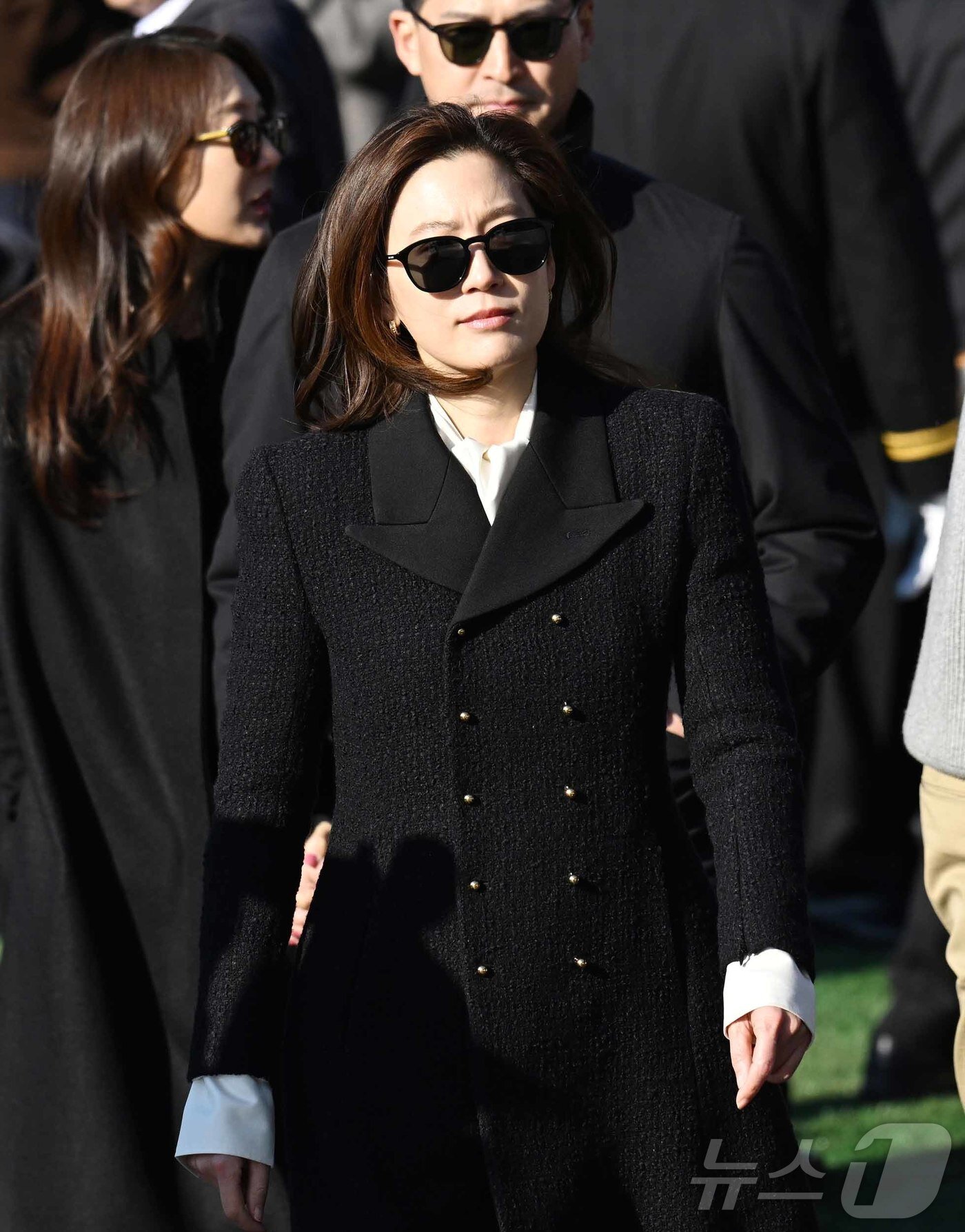 본문 이미지 - 임세령 대상홀딩스 부회장이 28일 오후 경남 창원시 진해구 해군사관학교에서 열린 &#39;제139기 해군사관후보생 임관식&#39;에 참석하고 있다. &#40;공동취재&#41; 2025.11.28/뉴스1 ⓒ News1 윤일지 기자