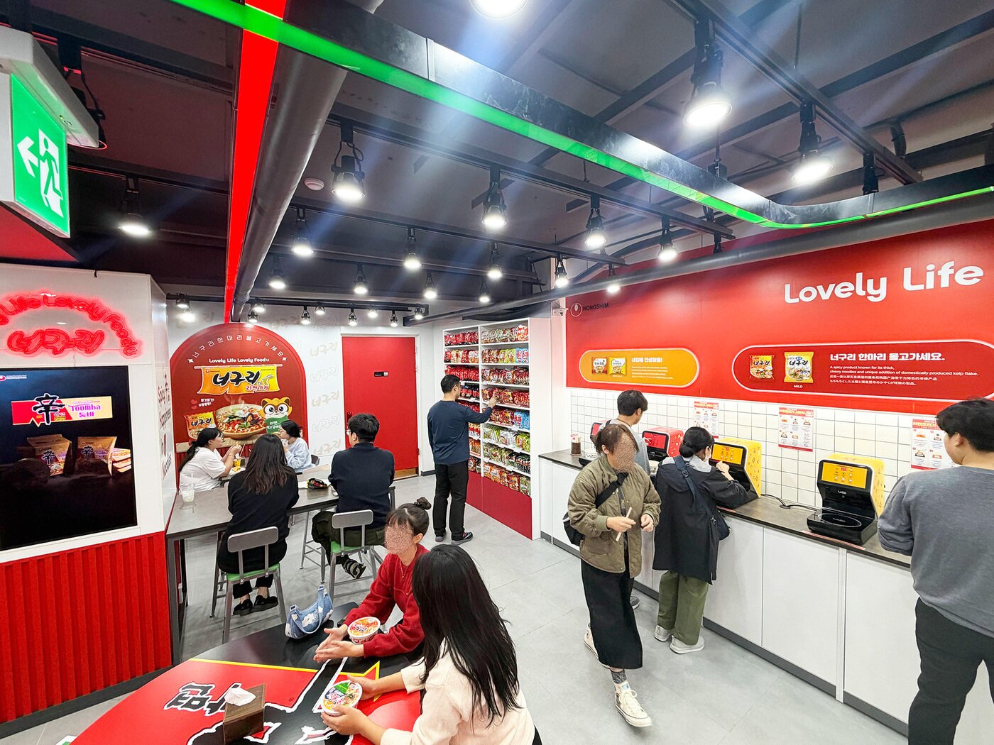 본문 이미지 - 뉴웨이브명동점 너구리의 라면 가게&#40;세븐일레븐 제공&#41;.