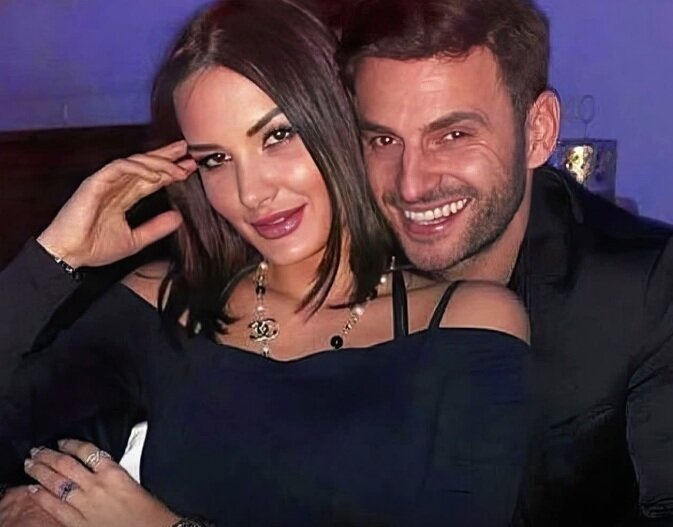 본문 이미지 - 총기희생자의 아내 데보라 헤이즈와 남편 이선 칼슨. 출처=더 선