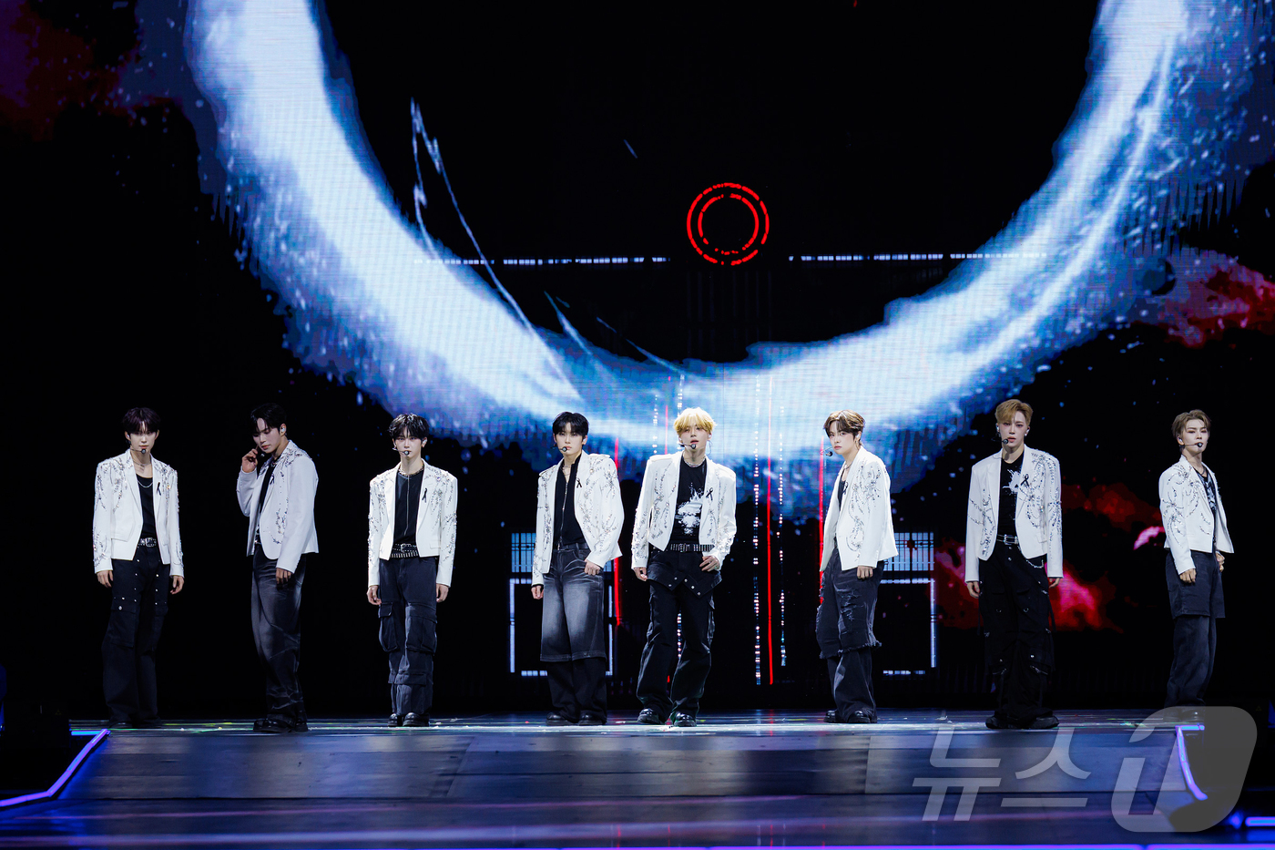 (홍콩=뉴스1) 권현진 기자 = 알파드라이브원이 28일(현지시간) 오후 홍콩 카이탁 스타디움에서 열린 대중음악 시상식 '2025 마마 어워즈'(2025 MAMA AWARDS)에서 …