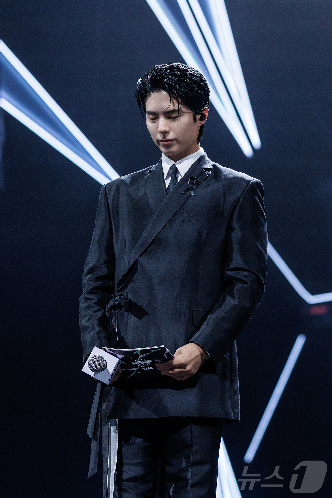 (홍콩=뉴스1) 권현진 기자 = 배우 박보검이 28일(현지시간) 오후 홍콩 카이탁 스타디움에서 열린 대중음악 시상식 '2025 마마 어워즈'(2025 MAMA AWARDS)에 호스 …