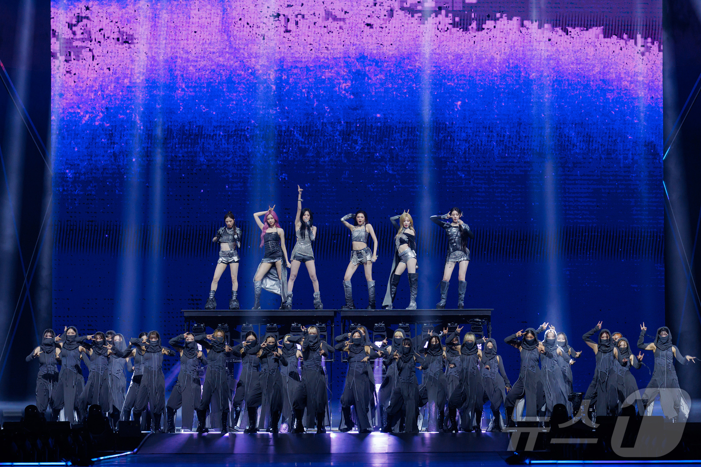 (홍콩=뉴스1) 권현진 기자 = 그룹 베이비몬스터가 28일(현지시간) 오후 홍콩 카이탁 스타디움에서 열린 대중음악 시상식 '2025 마마 어워즈'(2025 MAMA AWARDS)에 …