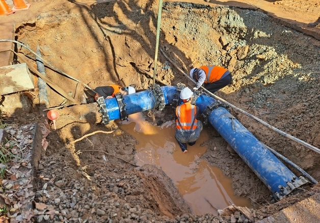 울산 달동 예술회관 사거리 상수도 누수…시청 방면 일부 차로 통제