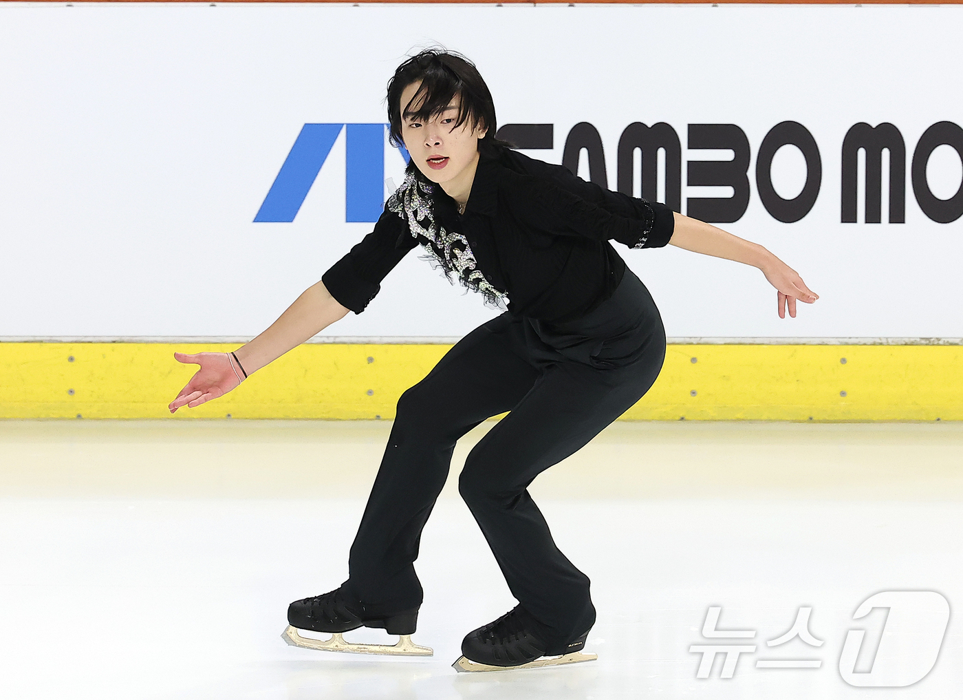 (서울=뉴스1) 김진환 기자 = 김아론(만덕고등학교)이 29일 서울 양천구 목동아이스링크에서 열린 2025 KB금융 전국남녀 피겨스케이팅 회장배 랭킹대회 남자 시니어 쇼트프로그램에 …