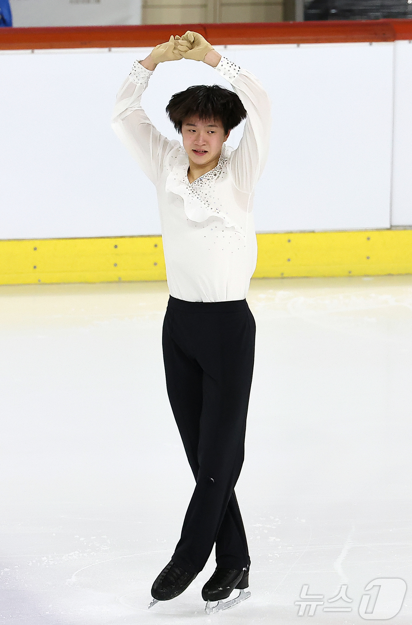 (서울=뉴스1) 김진환 기자 = 유동한(하안북중학교)이 29일 서울 양천구 목동아이스링크에서 열린 2025 KB금융 전국남녀 피겨스케이팅 회장배 랭킹대회 남자 시니어 쇼트프로그램에 …