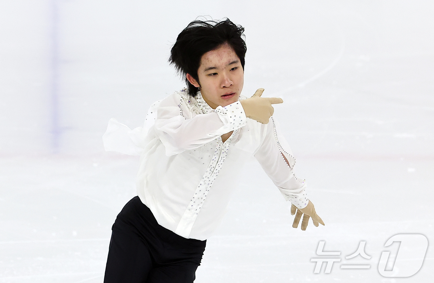 (서울=뉴스1) 김진환 기자 = 최하빈(한광고등학교)이 29일 서울 양천구 목동아이스링크에서 열린 2025 KB금융 전국남녀 피겨스케이팅 회장배 랭킹대회 남자 시니어 쇼트프로그램에 …