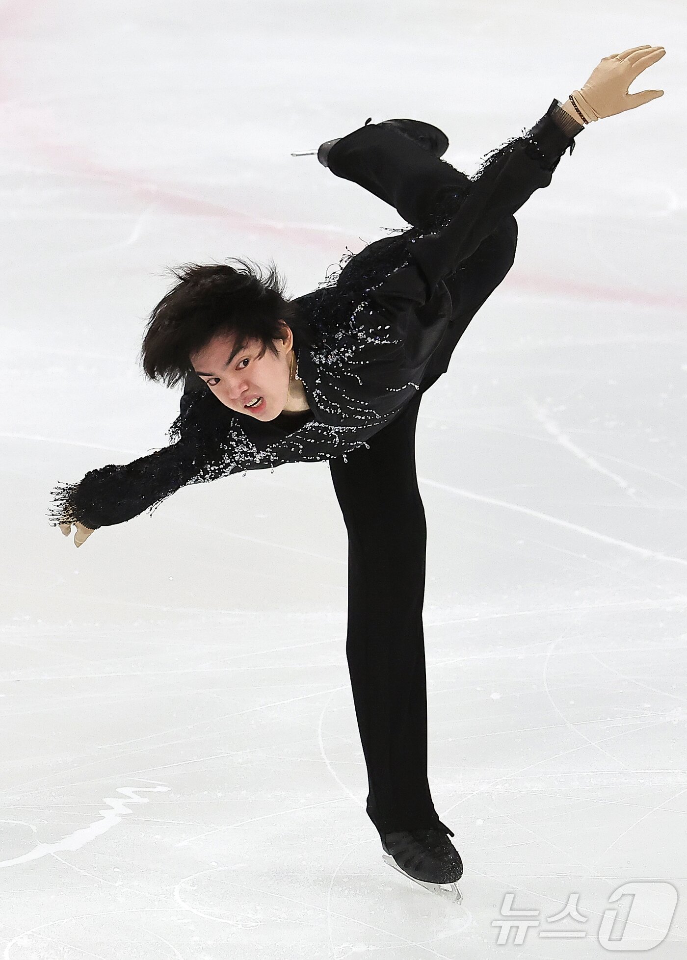 본문 이미지 - 차준환&#40;서울시청&#41;이 29일 서울 양천구 목동아이스링크에서 열린 2025 KB금융 전국남녀 피겨스케이팅 회장배 랭킹대회 남자 시니어 쇼트프로그램에 출전해 연기를 펼치고 있다.  2025.11.29/뉴스1 ⓒ News1 김진환 기자