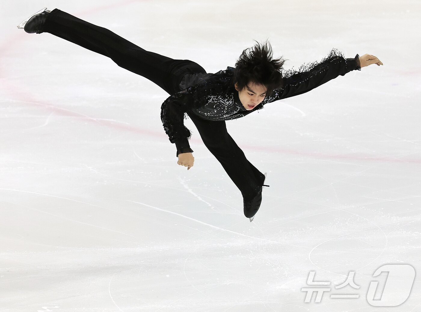 본문 이미지 - 차준환(서울시청)이 29일 서울 양천구 목동아이스링크에서 열린 2025 KB금융 전국남녀 피겨스케이팅 회장배 랭킹대회 남자 시니어 쇼트프로그램에 출전해 연기를 펼치고 있다. 2025.11.29/뉴스1 ⓒ News1 김진환 기자