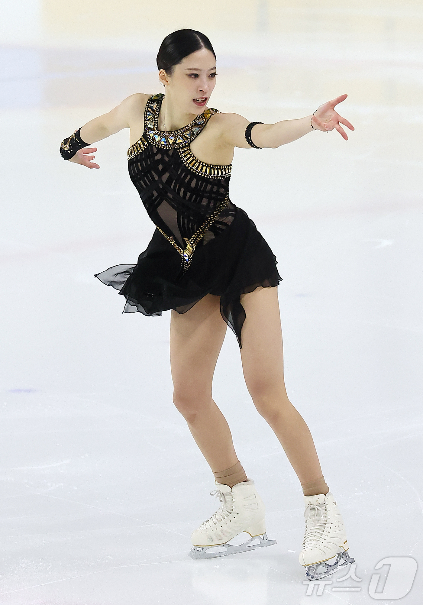 (서울=뉴스1) 김진환 기자 = 유영(경희대학교)이 29일 서울 양천구 목동아이스링크에서 열린 2025 KB금융 전국남녀 피겨스케이팅 회장배 랭킹대회 여자 시니어 쇼트프로그램에 출 …