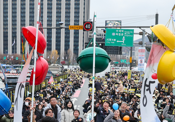 '교사들의 정당가입 허용을 위해'