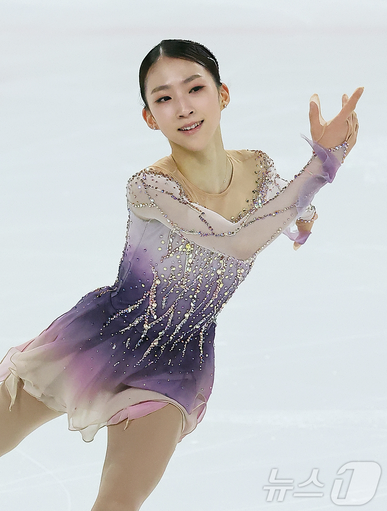 (서울=뉴스1) 김진환 기자 = 김유재(수리고등학교)가 29일 서울 양천구 목동아이스링크에서 열린 2025 KB금융 전국남녀 피겨스케이팅 회장배 랭킹대회 여자 시니어 쇼트프로그램에 …