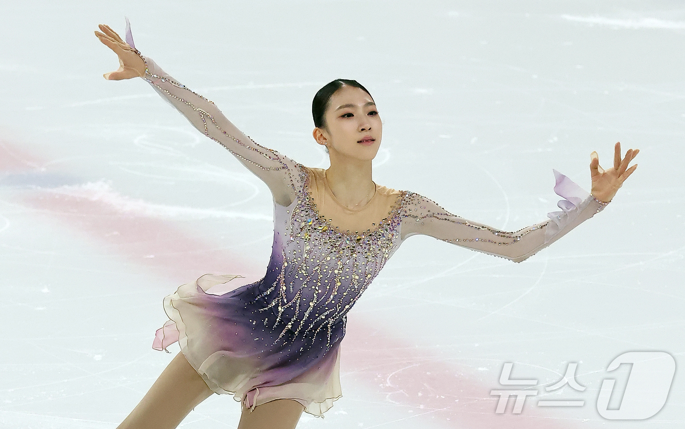 (서울=뉴스1) 김진환 기자 = 김유재(수리고등학교)가 29일 서울 양천구 목동아이스링크에서 열린 2025 KB금융 전국남녀 피겨스케이팅 회장배 랭킹대회 여자 시니어 쇼트프로그램에 …