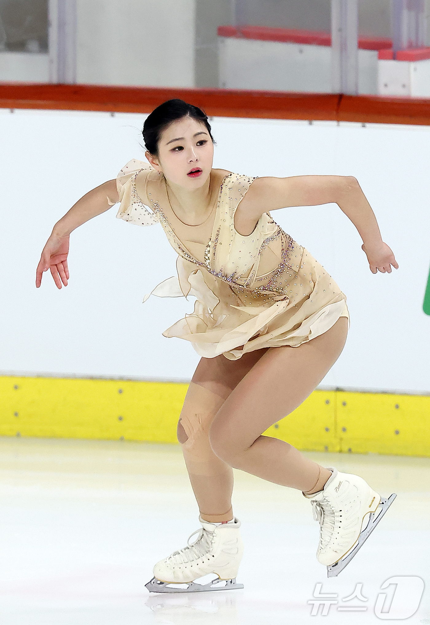 (서울=뉴스1) 김진환 기자 = 윤아선(수리고등학교)이 29일 서울 양천구 목동아이스링크에서 열린 2025 KB금융 전국남녀 피겨스케이팅 회장배 랭킹대회 여자 시니어 쇼트프로그램에 …