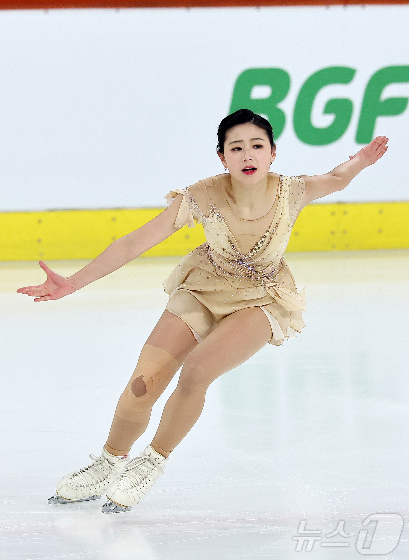 (서울=뉴스1) 김진환 기자 = 윤아선(수리고등학교)이 29일 서울 양천구 목동아이스링크에서 열린 2025 KB금융 전국남녀 피겨스케이팅 회장배 랭킹대회 여자 시니어 쇼트프로그램에 …