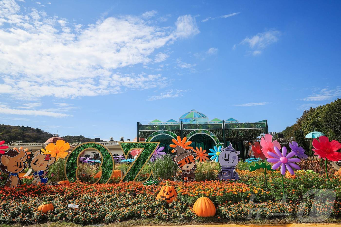 (서울=뉴스1) = 에버랜드가 단풍, 판타지, 스파 등 세 가지 테마로 구성된 가을 낭만 3색 힐링 코스를 추천한다고 밝혔다.가을시즌 에버랜드에서는 오색빛깔 단풍을 감상하고, 케이 …