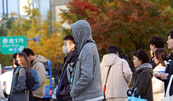 낮 기온 어제보다 '10도' 내려간다…동해안 강풍특보(종합)