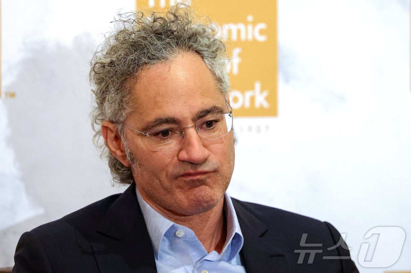 본문 이미지 - 알렉스 카프 팔란티어 CEO가 뉴욕 이코노믹 클럽에서 연설하고 있다. ⓒ 로이터=뉴스1 ⓒ News1 박형기 기자