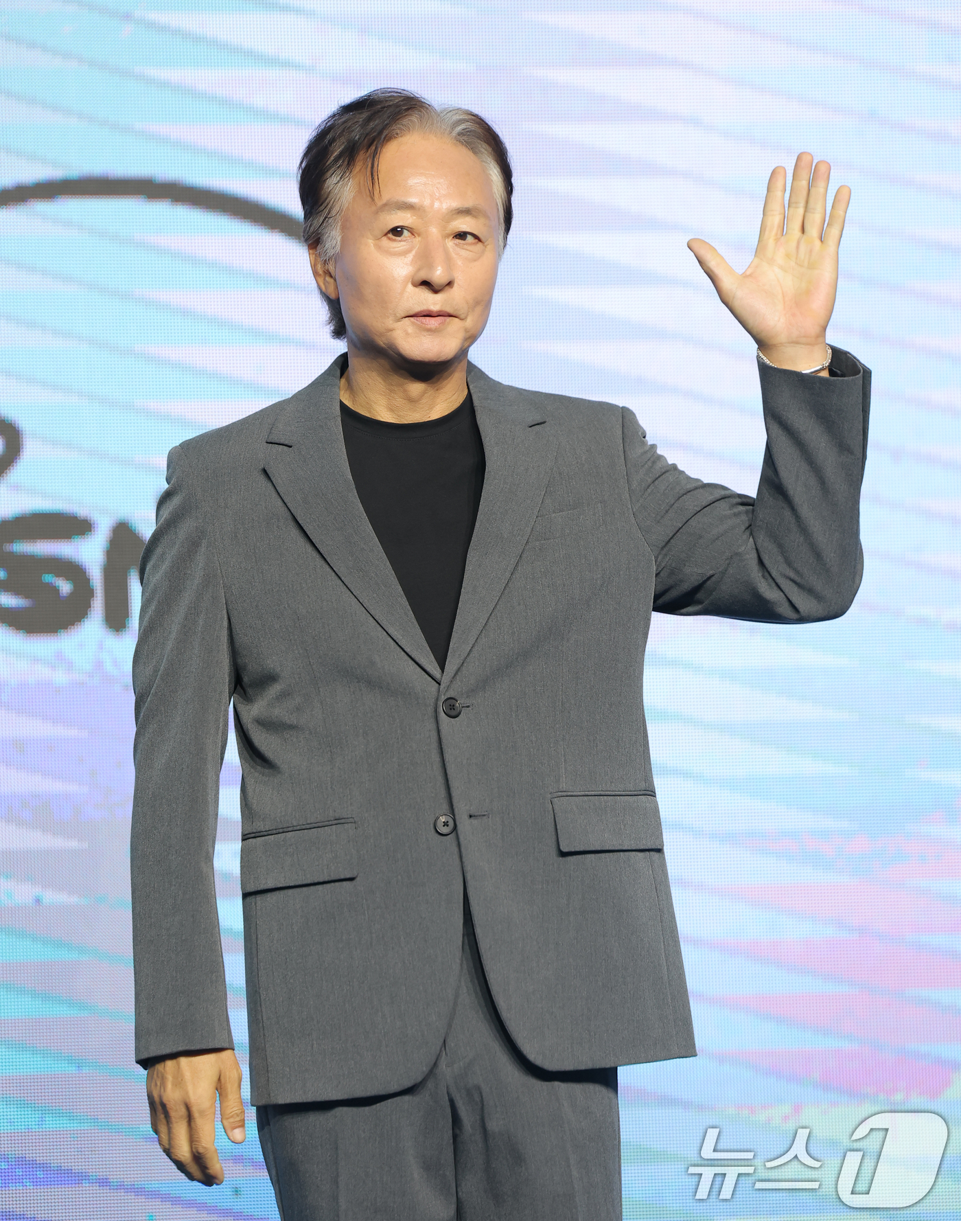 (서울=뉴스1) 권현진 기자 = 배우 김종수가 3일 오전 서울 영등포구 콘래드 서울 호텔에서 열린 디즈니+ 오리지널 시리즈 ‘조각도시’(각본 오상호/연출 박신우) 제작발표회에서 포 …