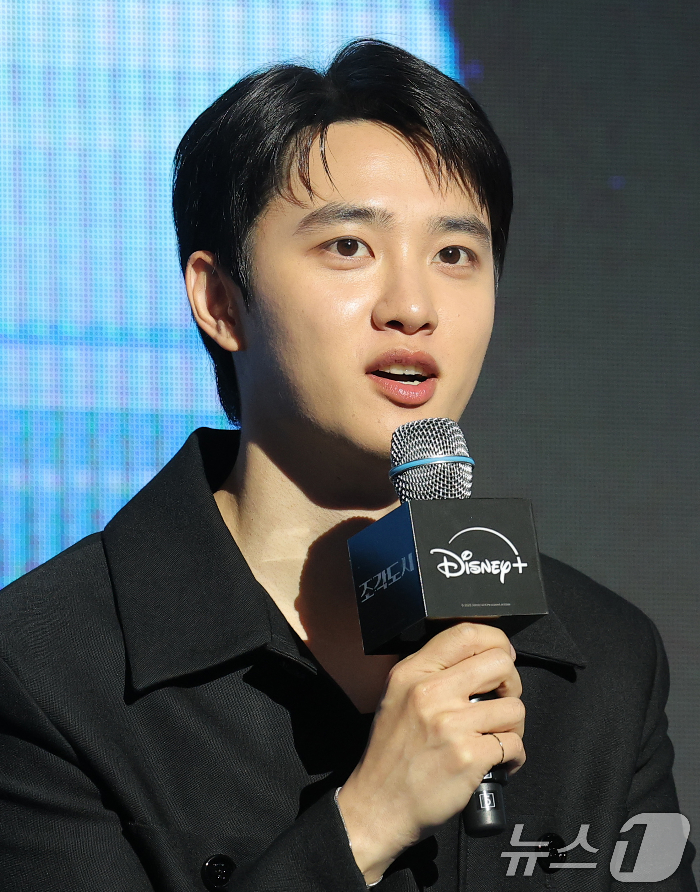 (서울=뉴스1) 권현진 기자 = 배우 도경수가 3일 오전 서울 영등포구 콘래드 서울 호텔에서 열린 디즈니+ 오리지널 시리즈 ‘조각도시’(각본 오상호/연출 박신우) 제작발표회에서 인 …