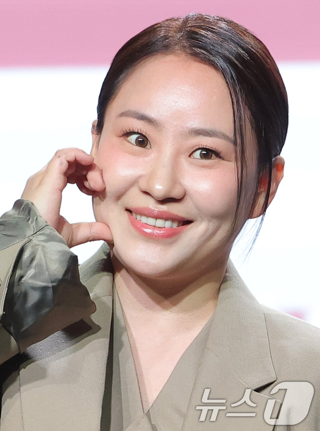 조현아, 사랑스러운 볼 하트